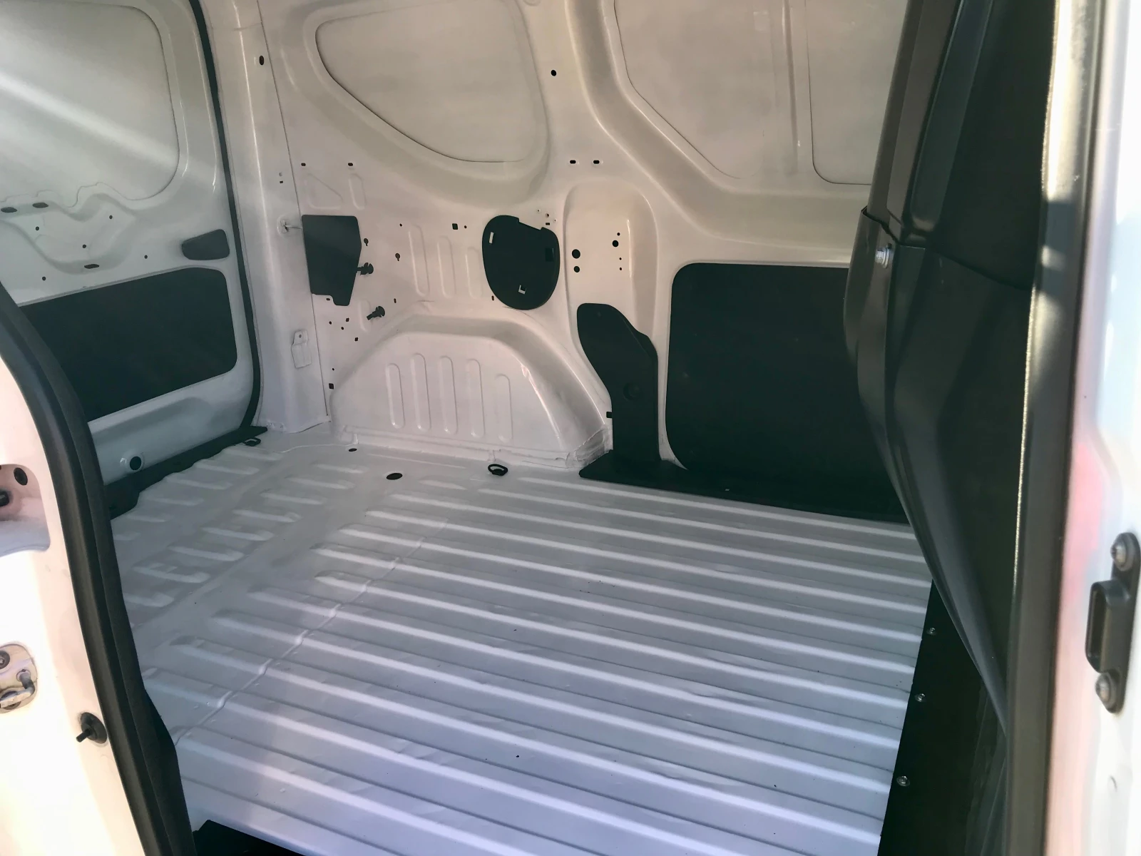 Dacia Dokker 1.5dci-75kc. 2015g., снимка 15 - Автомобили и джипове - 55595644