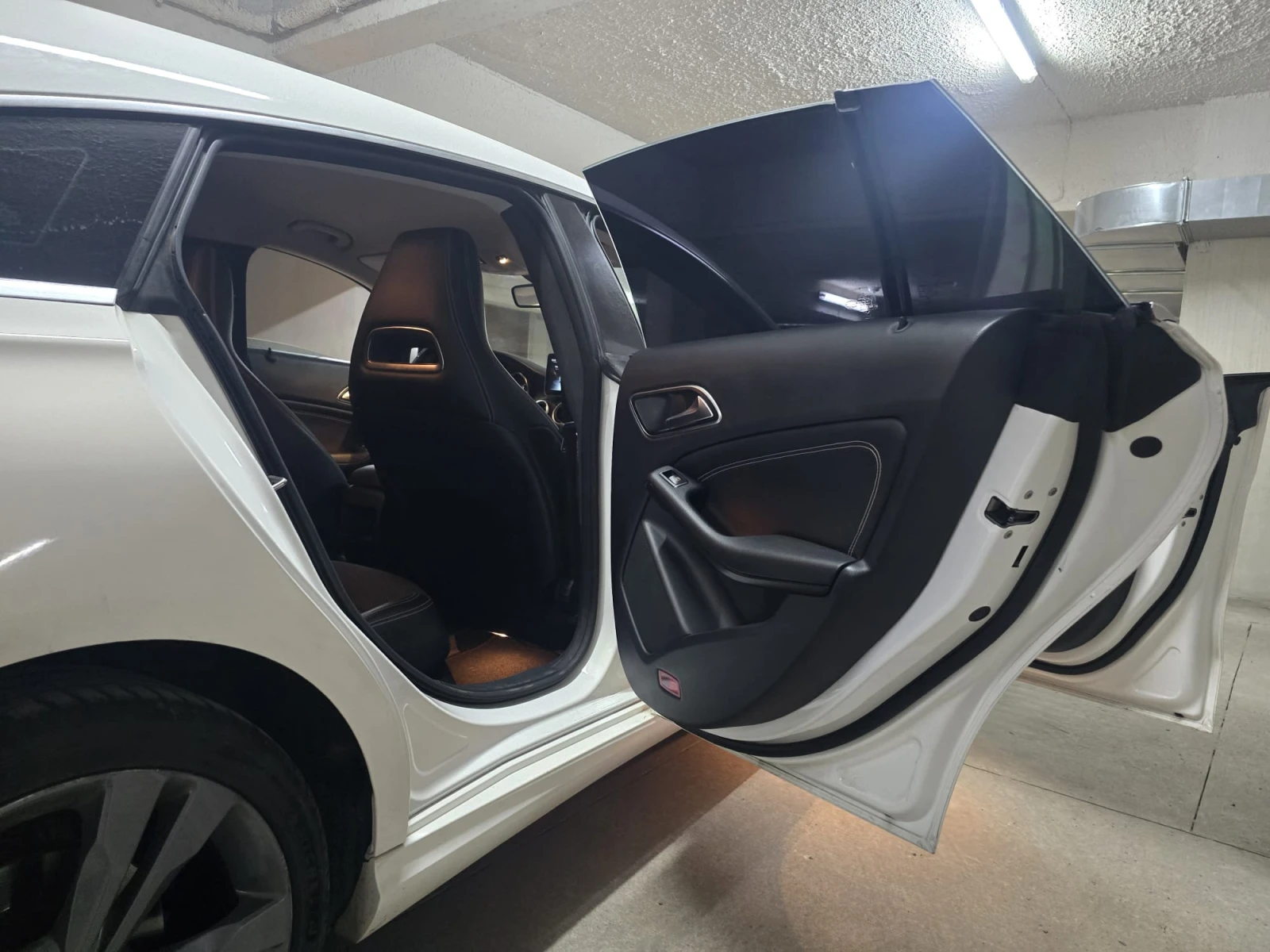 Mercedes-Benz CLA 180 Shooting Brake, снимка 8 - Автомобили и джипове - 55651066