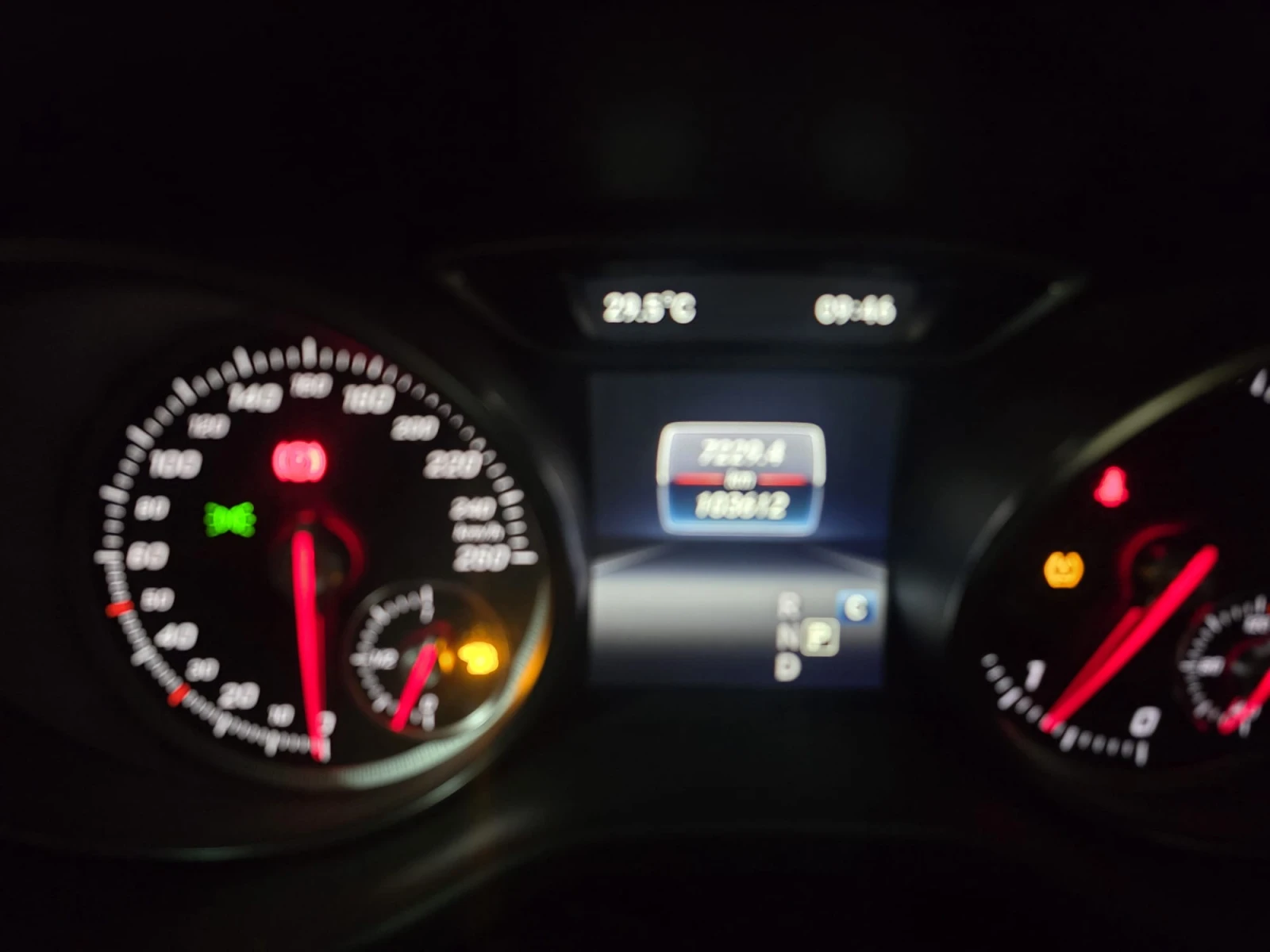 Mercedes-Benz CLA 180 Shooting Brake, снимка 11 - Автомобили и джипове - 55651066