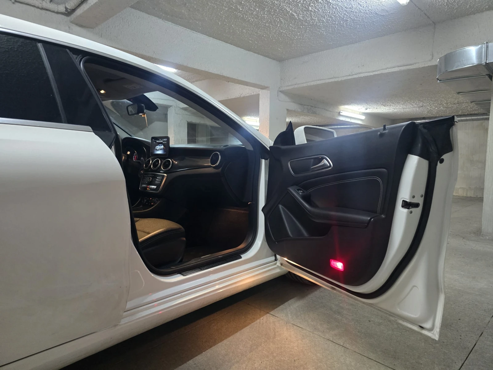 Mercedes-Benz CLA 180 Shooting Brake, снимка 14 - Автомобили и джипове - 55651066