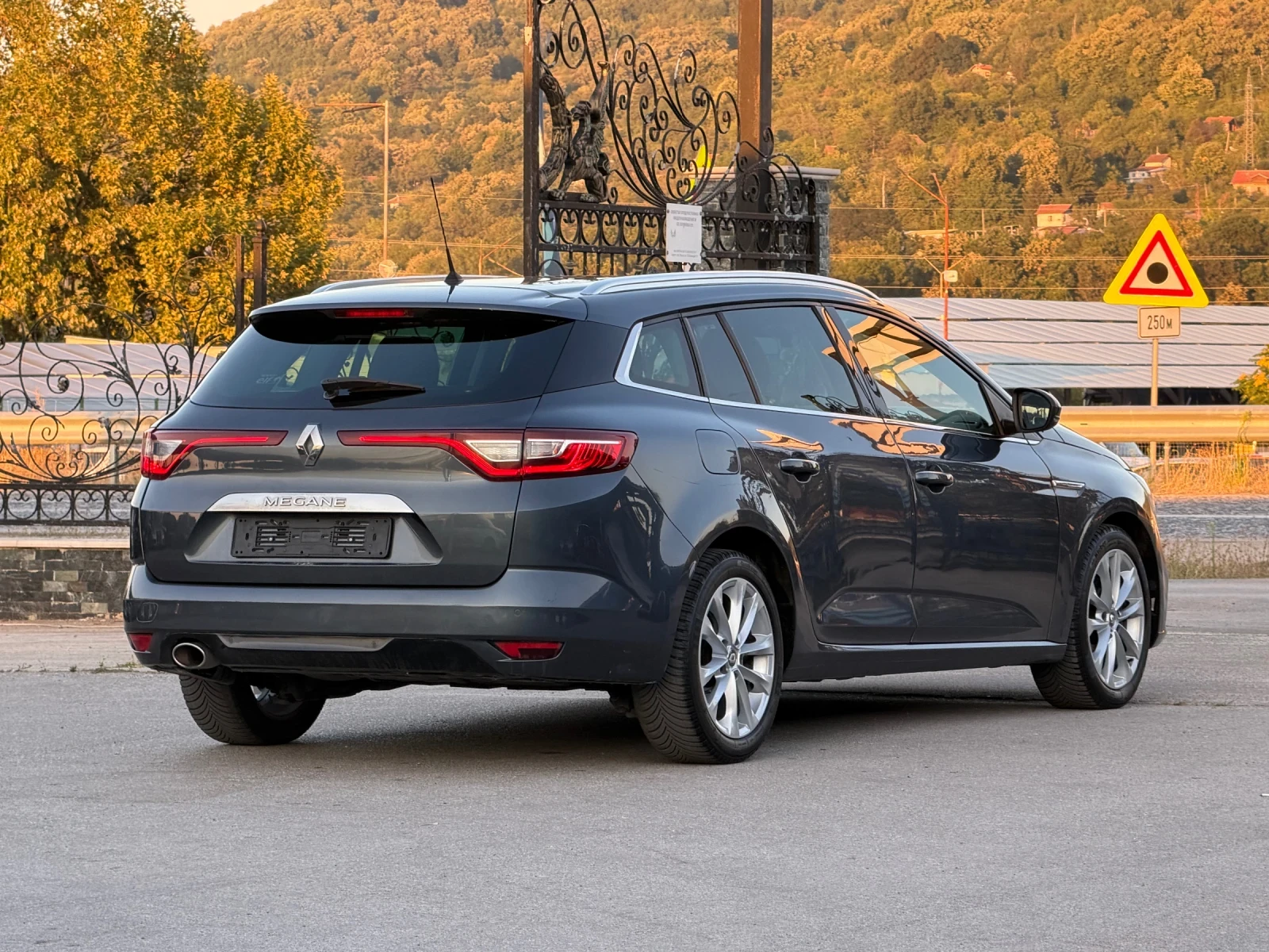 Renault Megane 1.5DCI АВТОМАТ ИТАЛИЯ, снимка 17 - Автомобили и джипове - 55732363