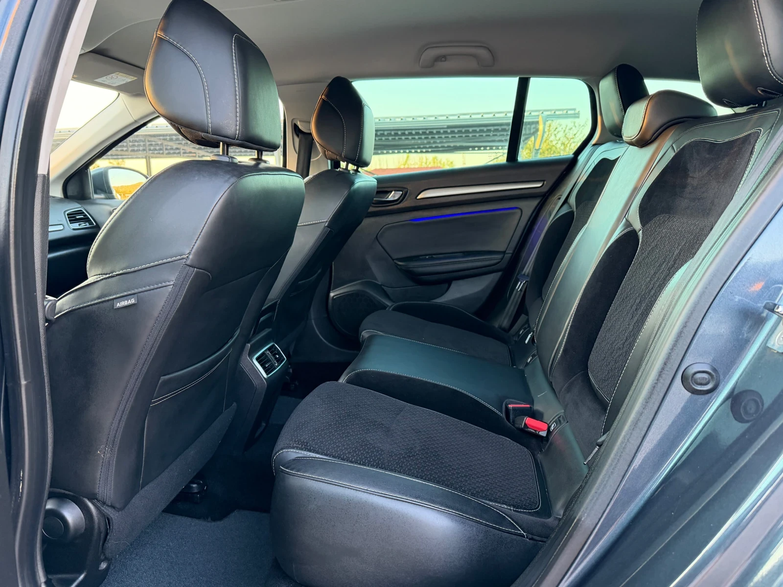 Renault Megane 1.5DCI АВТОМАТ ИТАЛИЯ, снимка 9 - Автомобили и джипове - 55732363