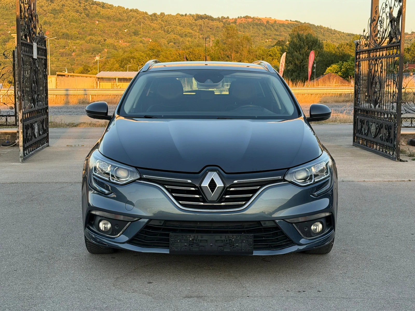 Renault Megane 1.5DCI АВТОМАТ ИТАЛИЯ, снимка 3 - Автомобили и джипове - 55732363