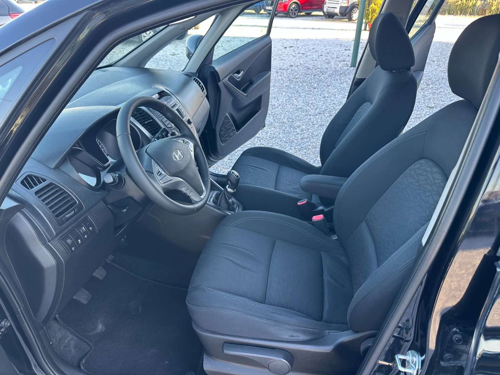 Hyundai Ix20 1.4CRDI, снимка 11 - Автомобили и джипове - 56128695