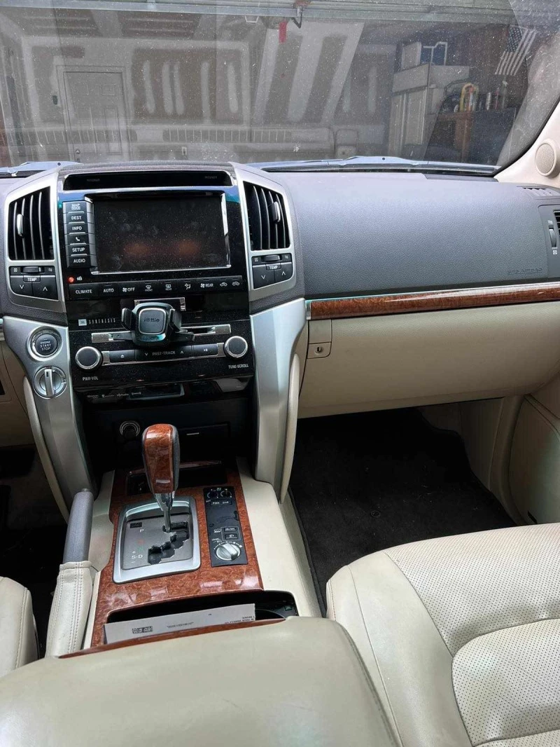 Toyota Land cruiser 5.7-V8, снимка 11 - Автомобили и джипове - 47672901