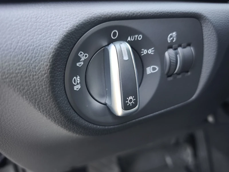 Audi Q3 2.0TDI 4X4 FULL LED SPORT FULL SERVICE NEW, снимка 16 - Автомобили и джипове - 52775107
