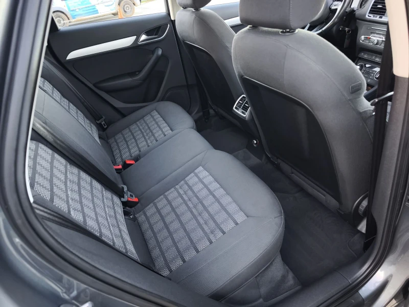 Audi Q3 2.0TDI 4X4 FULL LED SPORT FULL SERVICE NEW, снимка 11 - Автомобили и джипове - 52775107