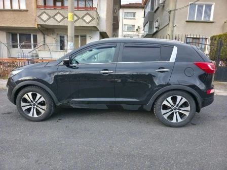 Kia Sportage 2.0i/АВТОМАТ/4X4, снимка 2 - Автомобили и джипове - 54552693