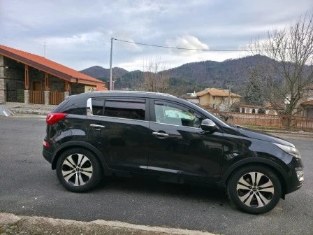 Kia Sportage 2.0i/АВТОМАТ/4X4, снимка 4 - Автомобили и джипове - 54552693