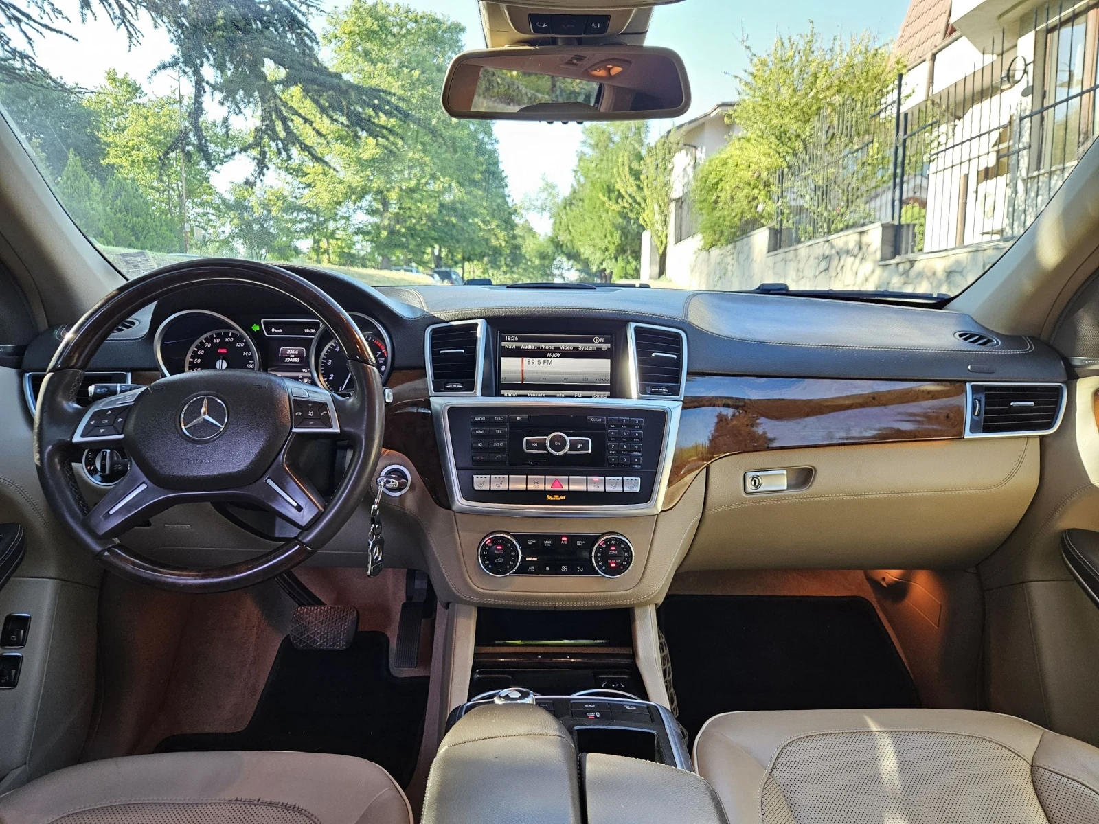 Mercedes-Benz GL 500 AMG 4-MATIC /DISTRONIC/PANO/AMBIENT/7G+ /FULL  - изображение 8
