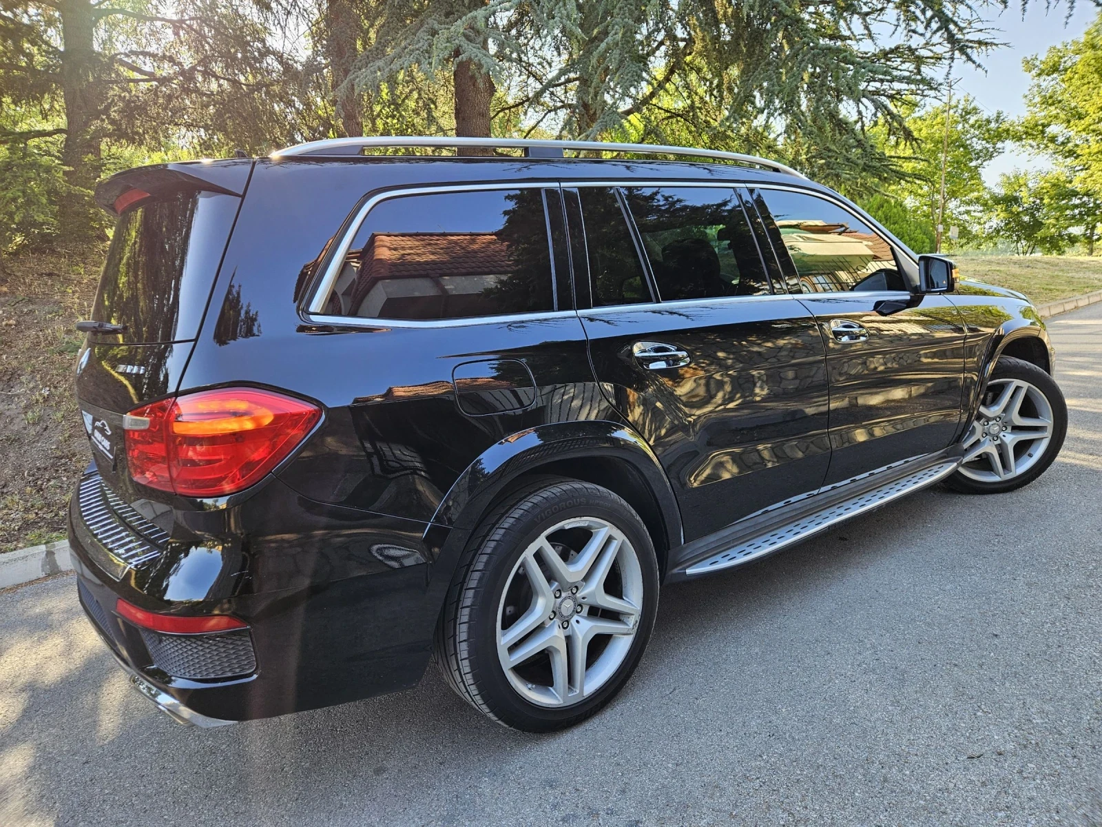 Mercedes-Benz GL 500 AMG 4-MATIC /DISTRONIC/PANO/AMBIENT/7G+ /FULL  - изображение 4