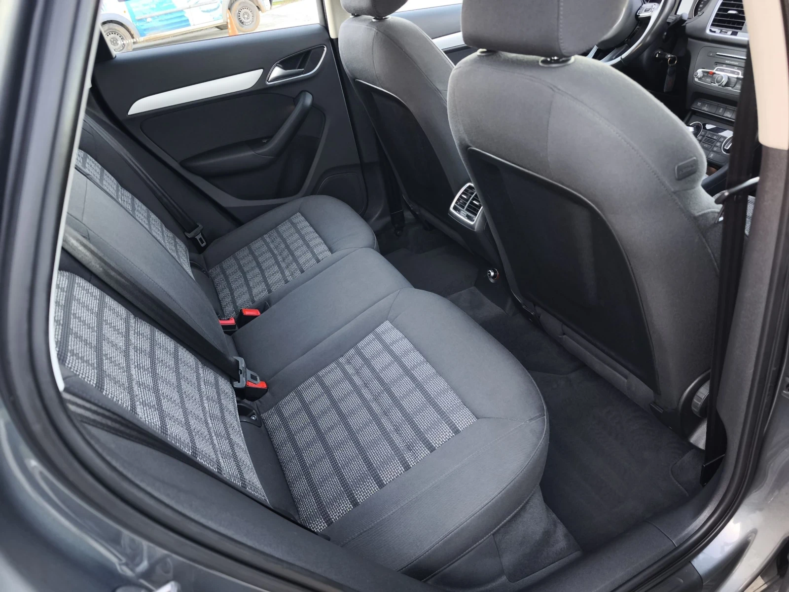 Audi Q3 2.0TDI 4X4 FULL LED SPORT FULL SERVICE NEW | Mobile.bg � ����������� 11