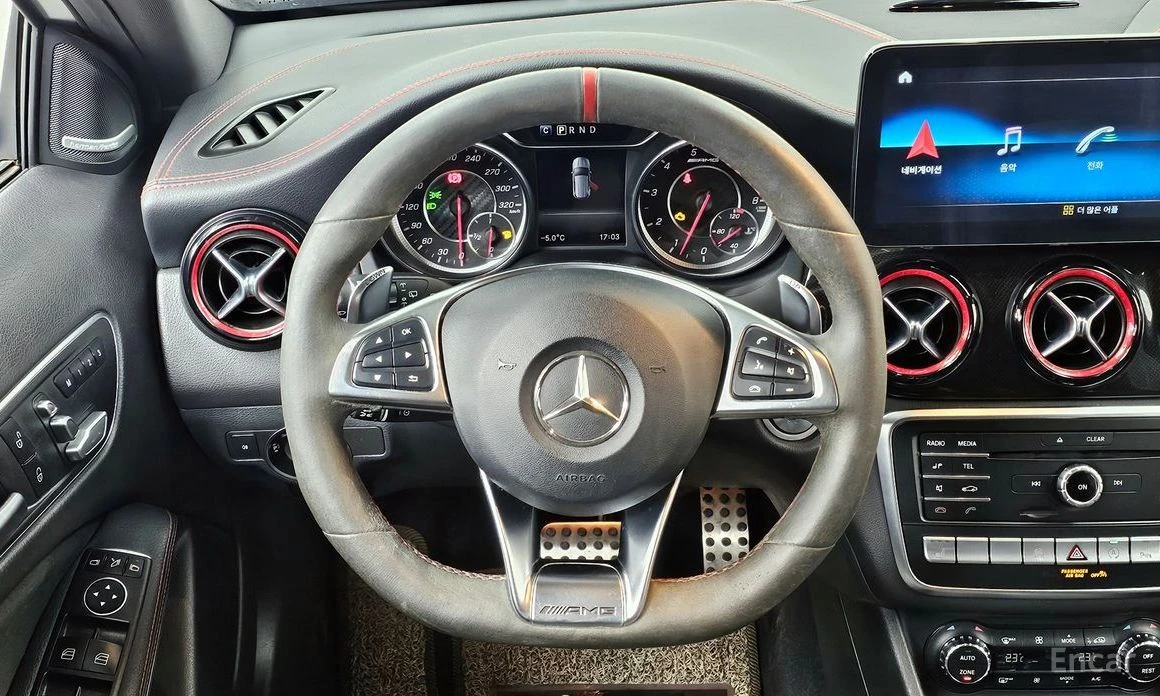 Mercedes-Benz GLA 45 AMG 4MATIC* HARMAN KARDON* MEMORY* PANORAMA* АЛКАНТАРА, снимка 9 - Автомобили и джипове - 53938537