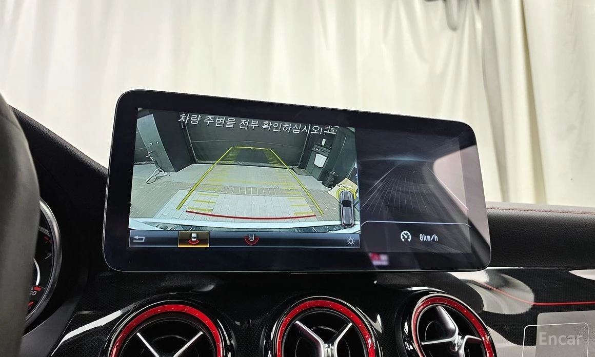 Mercedes-Benz GLA 45 AMG 4MATIC* HARMAN KARDON* MEMORY* PANORAMA* АЛКАНТАРА, снимка 12 - Автомобили и джипове - 53938537