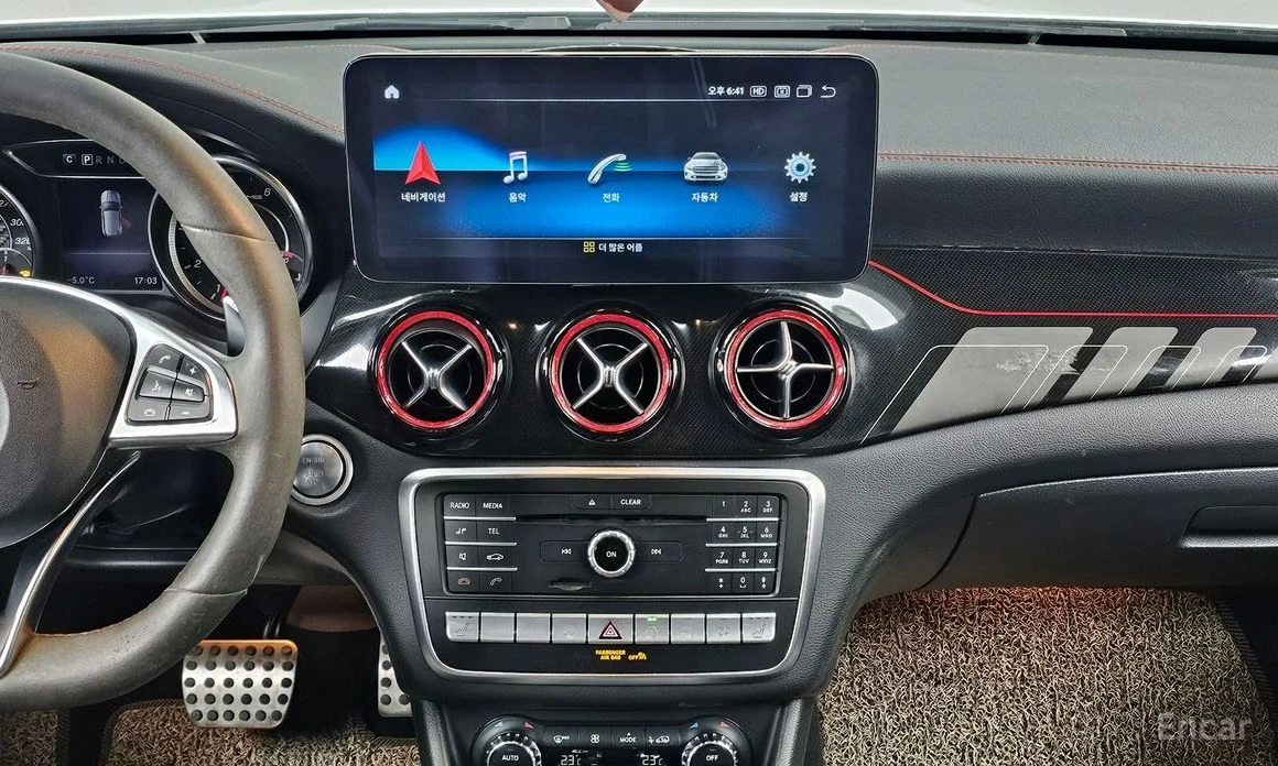 Mercedes-Benz GLA 45 AMG 4MATIC* HARMAN KARDON* MEMORY* PANORAMA* АЛКАНТАРА, снимка 10 - Автомобили и джипове - 53938537