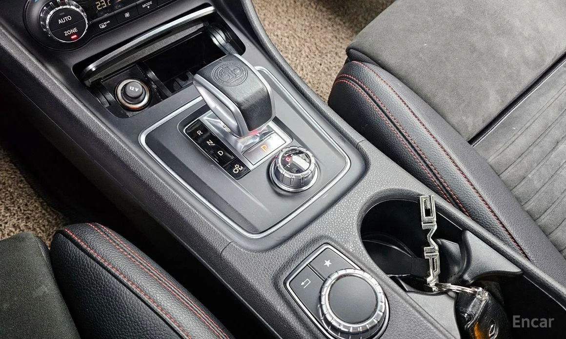 Mercedes-Benz GLA 45 AMG 4MATIC* HARMAN KARDON* MEMORY* PANORAMA* АЛКАНТАРА, снимка 11 - Автомобили и джипове - 53938537