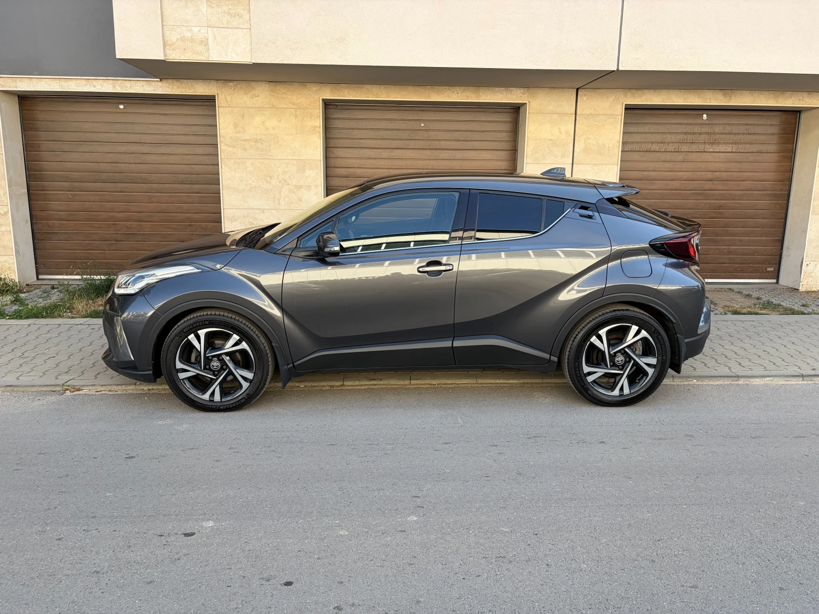 Toyota C-HR 1.8Hybrid e-CVT Club- в Гаранция, снимка 5 - Автомобили и джипове - 55479943