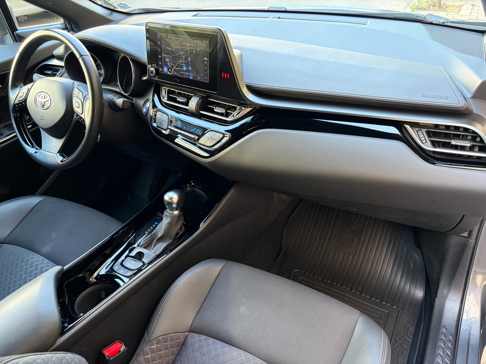 Toyota C-HR 1.8Hybrid e-CVT Club- в Гаранция, снимка 16 - Автомобили и джипове - 55479943