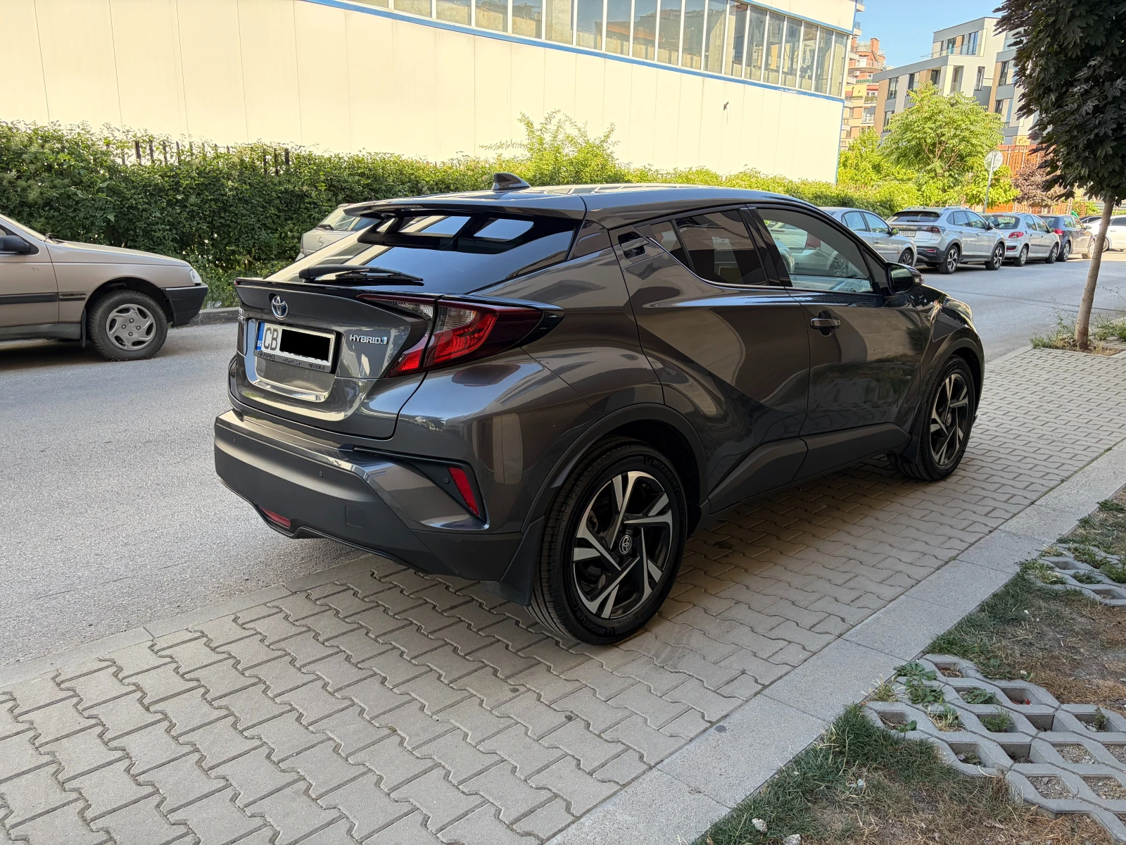 Toyota C-HR 1.8Hybrid e-CVT Club- в Гаранция, снимка 3 - Автомобили и джипове - 55479943