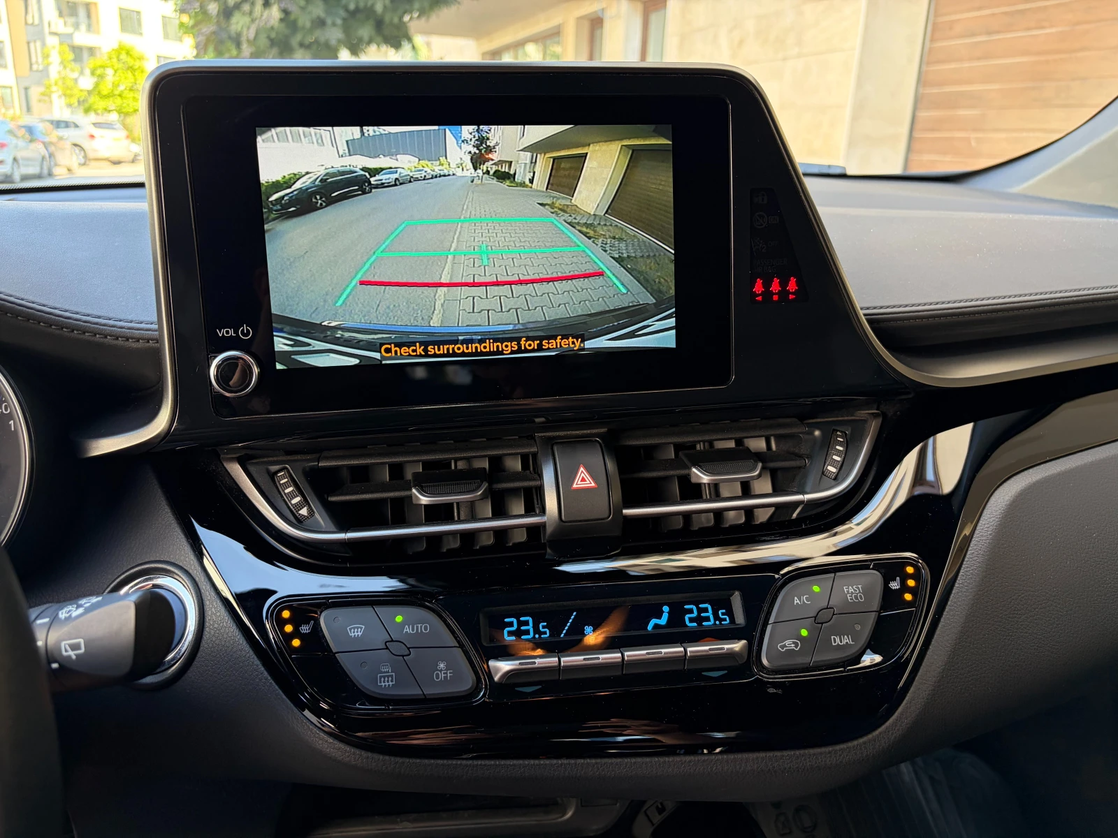 Toyota C-HR 1.8Hybrid e-CVT Club- в Гаранция, снимка 11 - Автомобили и джипове - 55479943