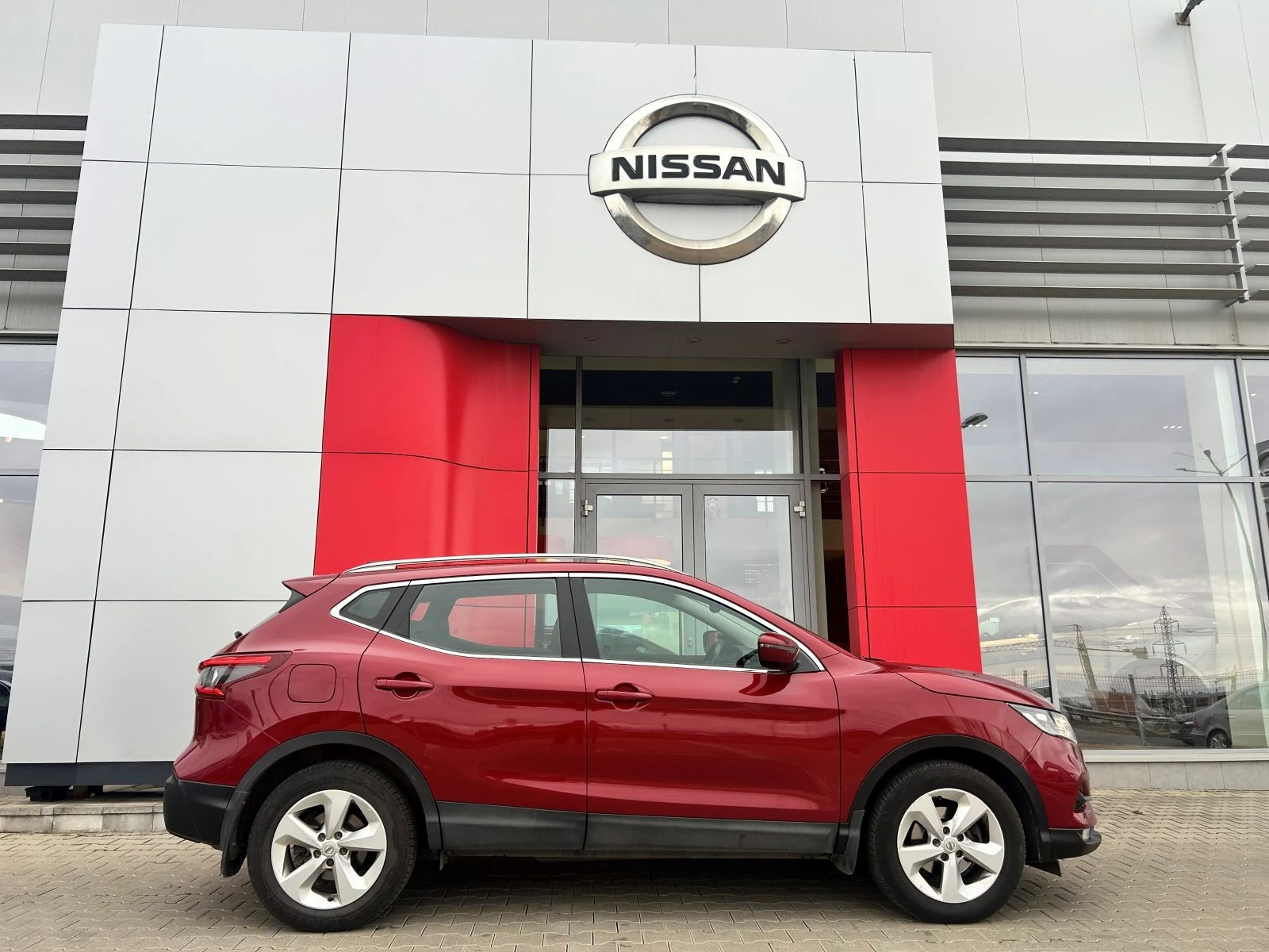 Nissan Qashqai 1.3 Acenta Plus A/T, снимка 2 - Автомобили и джипове - 56517150