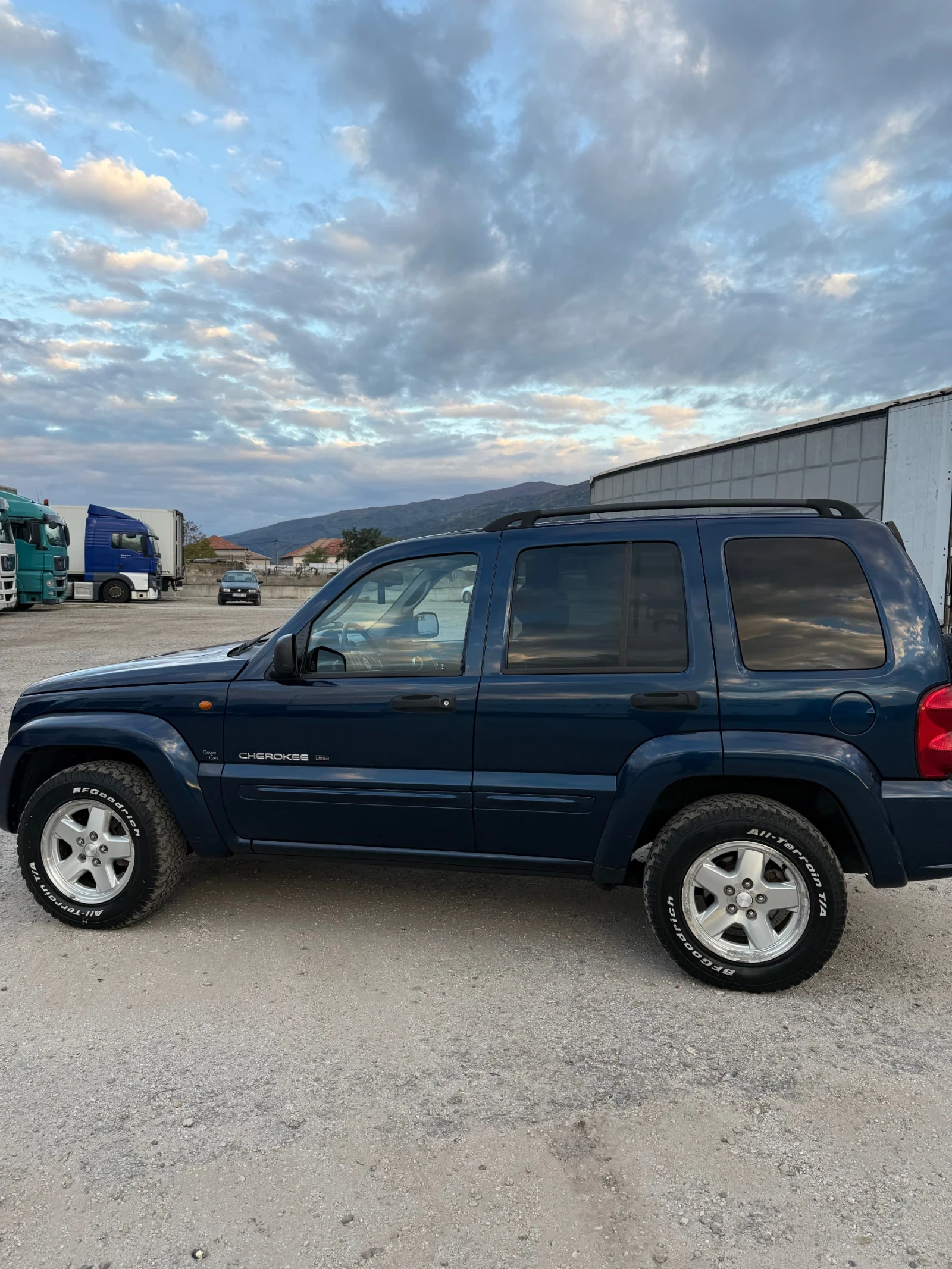 Jeep Cherokee 2.8 Diesel, снимка 7 - Автомобили и джипове - 56684037
