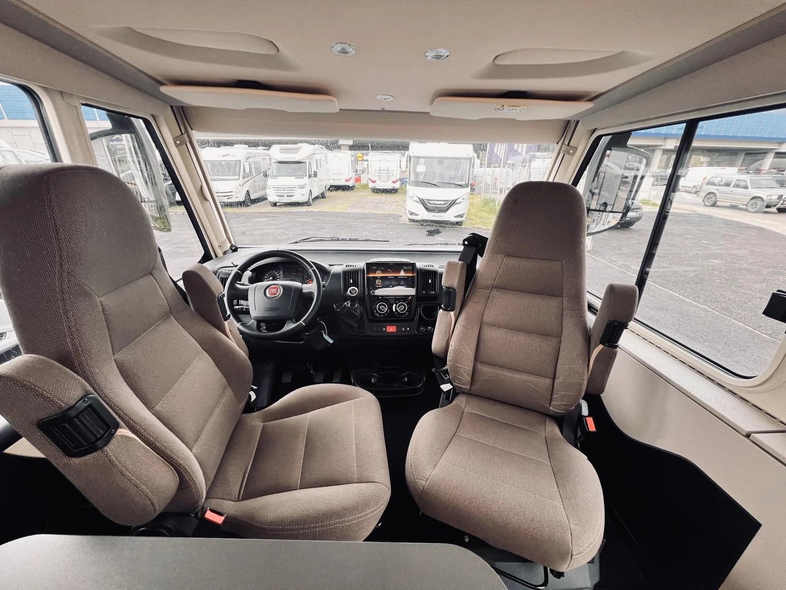Кемпер HYMER / ERIBA I 580 3500 kg. ДВОЕН ПОД КЛИМАТИК TV - изображение 9