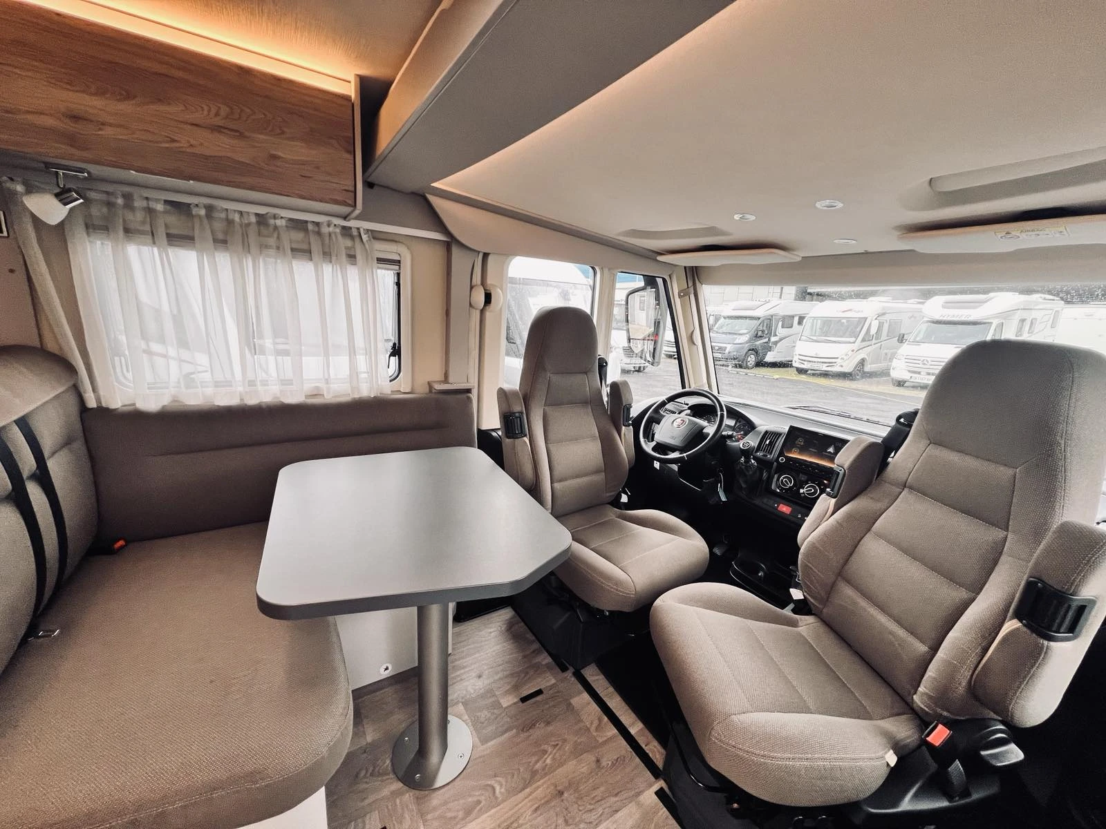 Кемпер HYMER / ERIBA I 580 3500 kg. ДВОЕН ПОД КЛИМАТИК TV - изображение 8