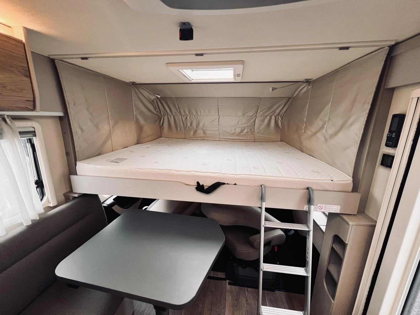Кемпер HYMER / ERIBA I 580 3500 kg. ДВОЕН ПОД КЛИМАТИК TV - изображение 10