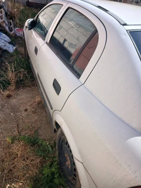 Opel Astra Седан, снимка 3
