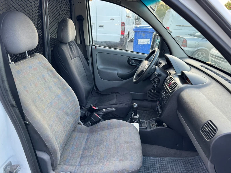 Opel Combo 1.3 M-JET, снимка 9 - Автомобили и джипове - 47293405