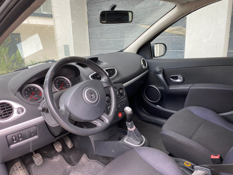 Renault Clio 1.2 I , снимка 8 - Автомобили и джипове - 46021015
