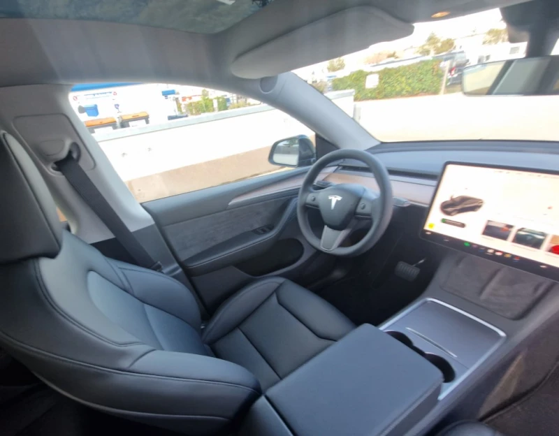 Tesla Model Y  4х4 Европейска Гаранция, снимка 13 - Автомобили и джипове - 46432371