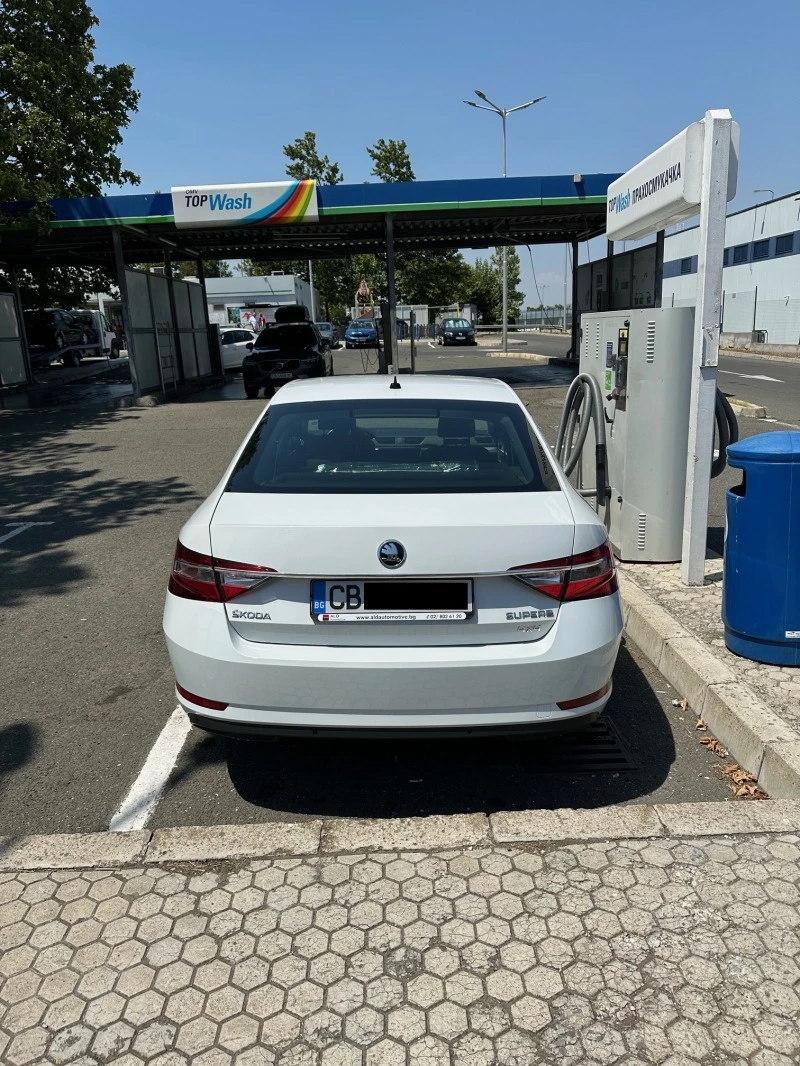 Skoda Superb, снимка 4 - Автомобили и джипове - 46600957