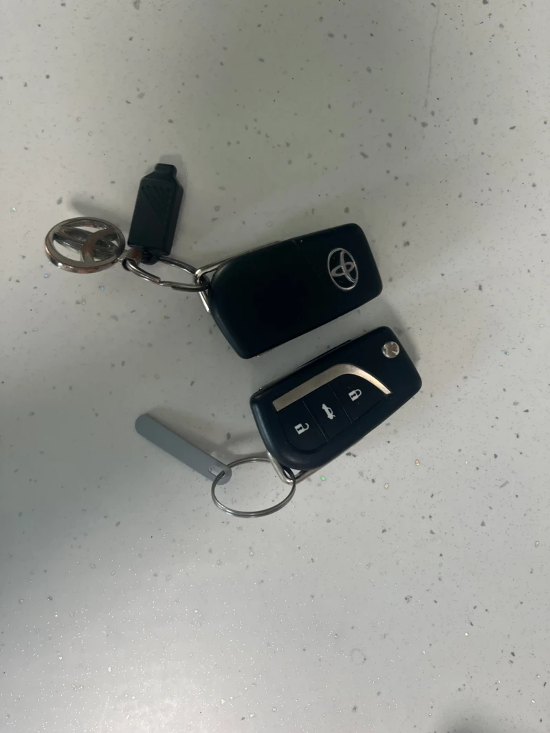 Toyota Avensis 1.8 VVT-i от официален представител на Тойота, снимка 17 - Автомобили и джипове - 52808185