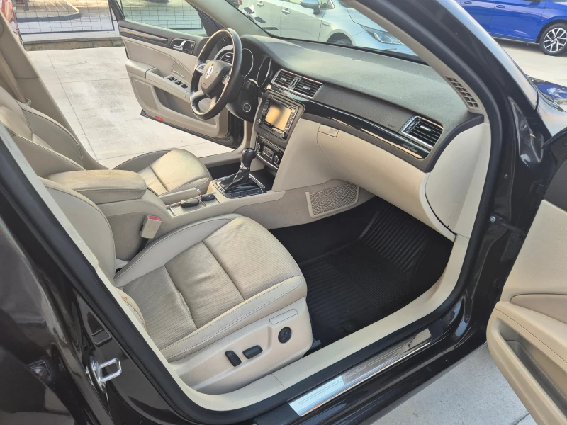 Skoda Superb 3.6 V6 4x4 Laurin & Klement, снимка 9 - Автомобили и джипове - 51659341
