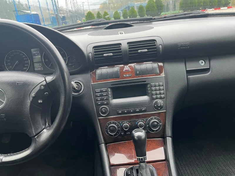 Mercedes-Benz C 230 7G Tronic, снимка 16 - Автомобили и джипове - 52342383