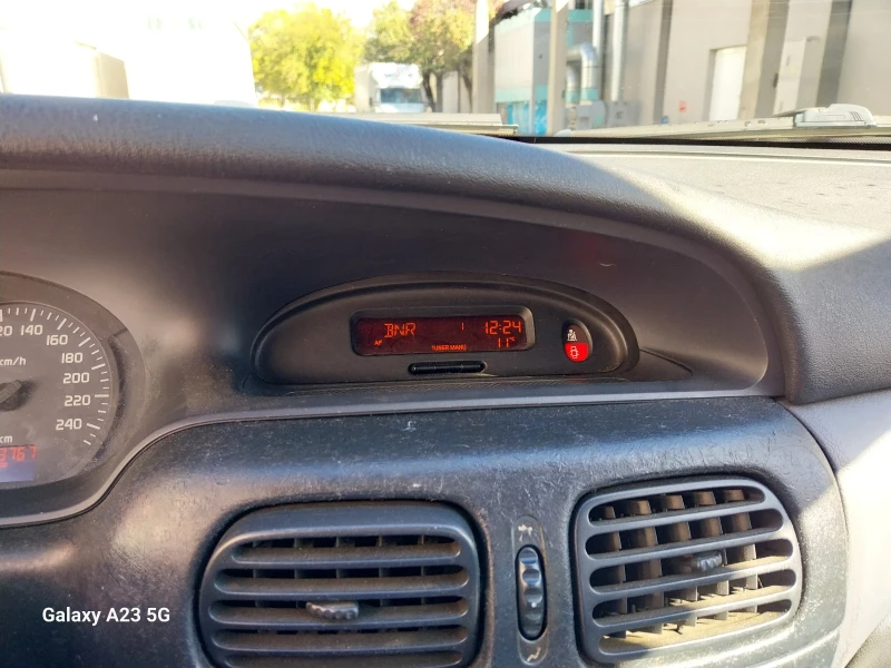 Renault Megane, снимка 7 - Автомобили и джипове - 52392232