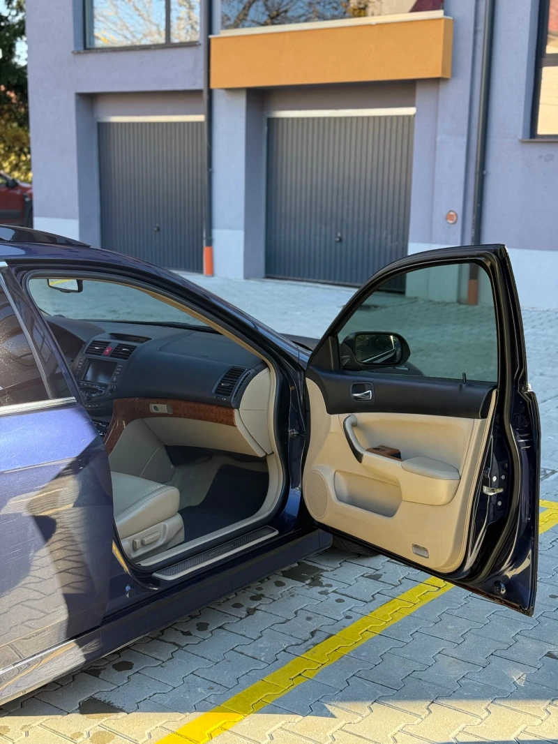 Honda Accord 2.2 i-CTDi Executive, снимка 9 - Автомобили и джипове - 53292875