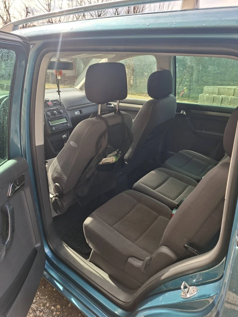 VW Touran 1.6 FSI, снимка 3 - Автомобили и джипове - 53585795