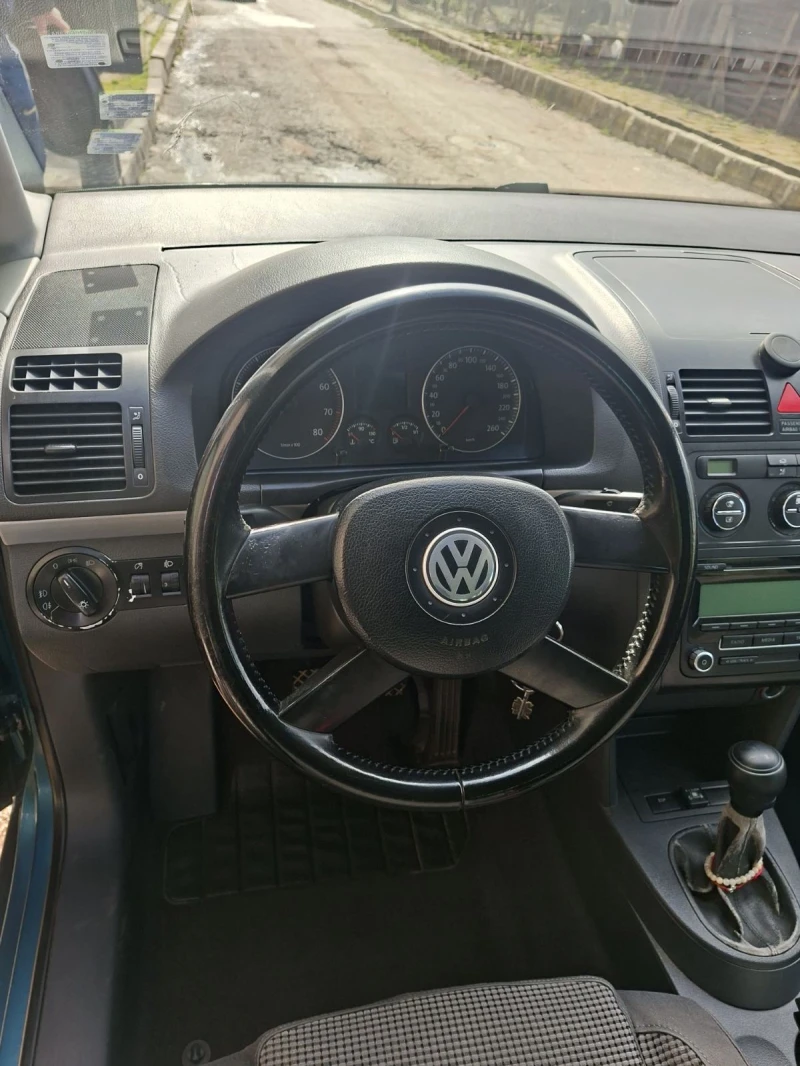 VW Touran 1.6 FSI, снимка 4 - Автомобили и джипове - 53585795