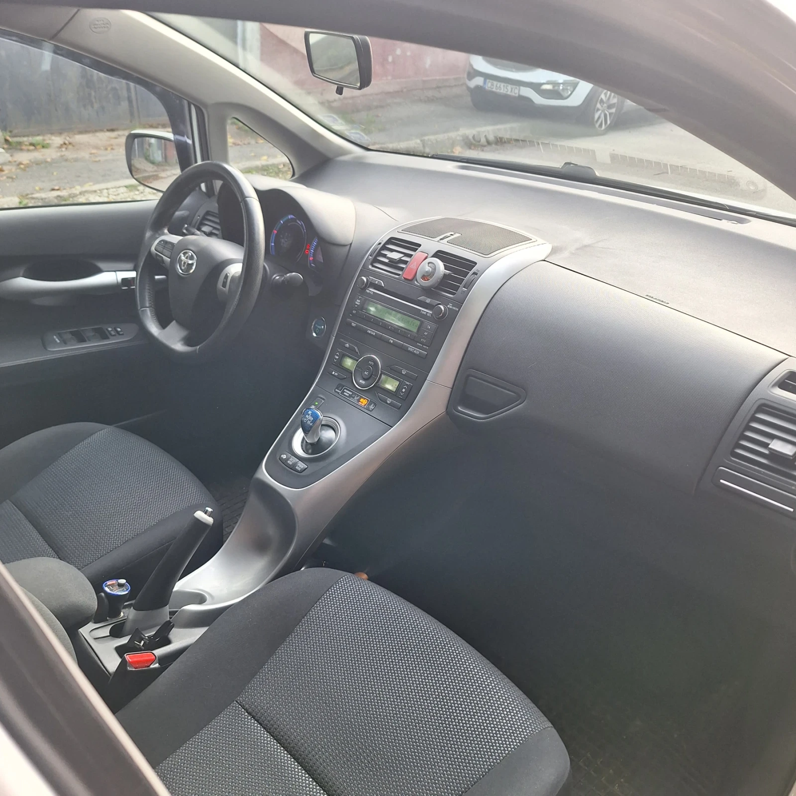 Toyota Auris 1.8 16V HYBRID - изображение 5