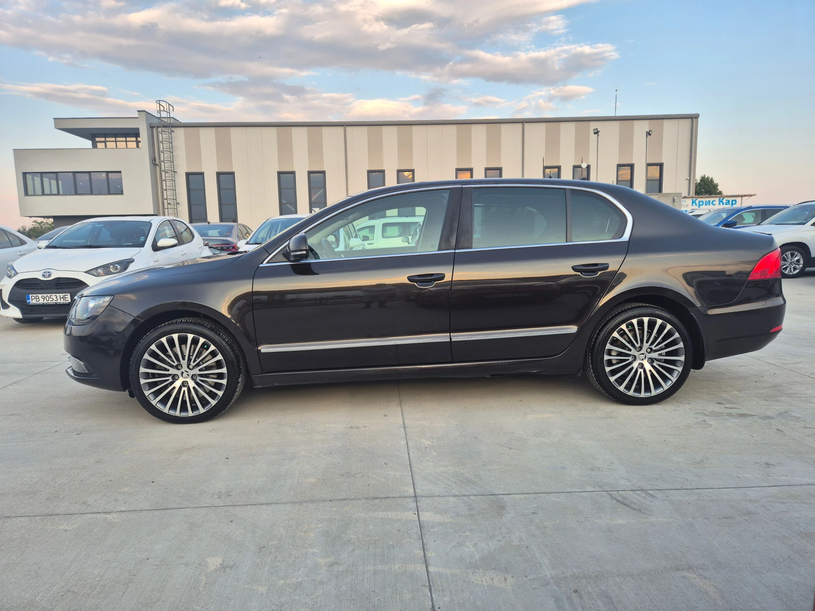 Skoda Superb 3.6 V6 4x4 Laurin & Klement - изображение 2
