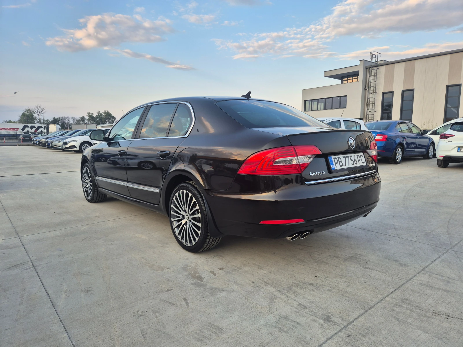 Skoda Superb 3.6 V6 4x4 Laurin & Klement - изображение 3
