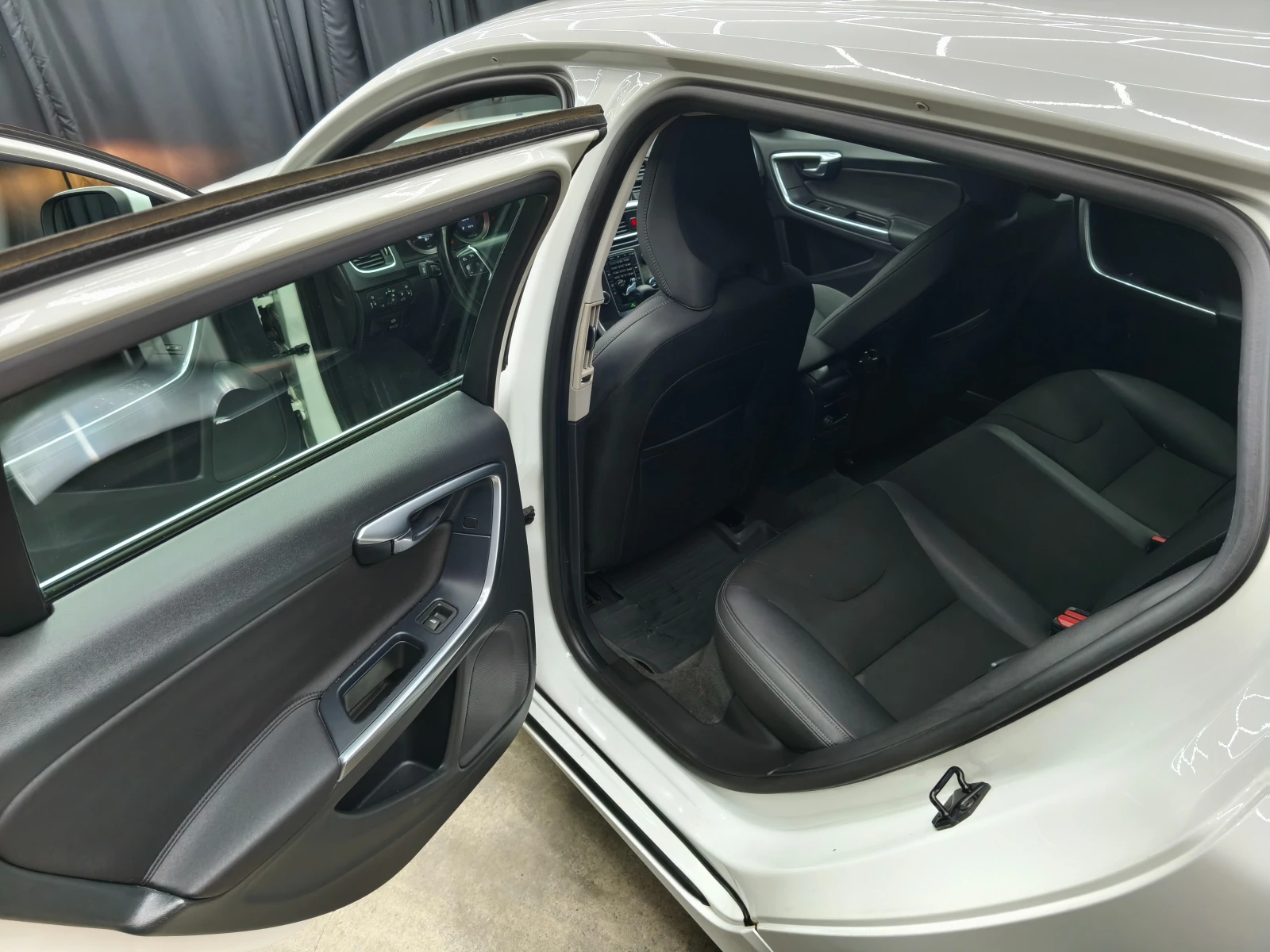 Volvo V60 1.6D Edrive Automatic Euro5B - изображение 9