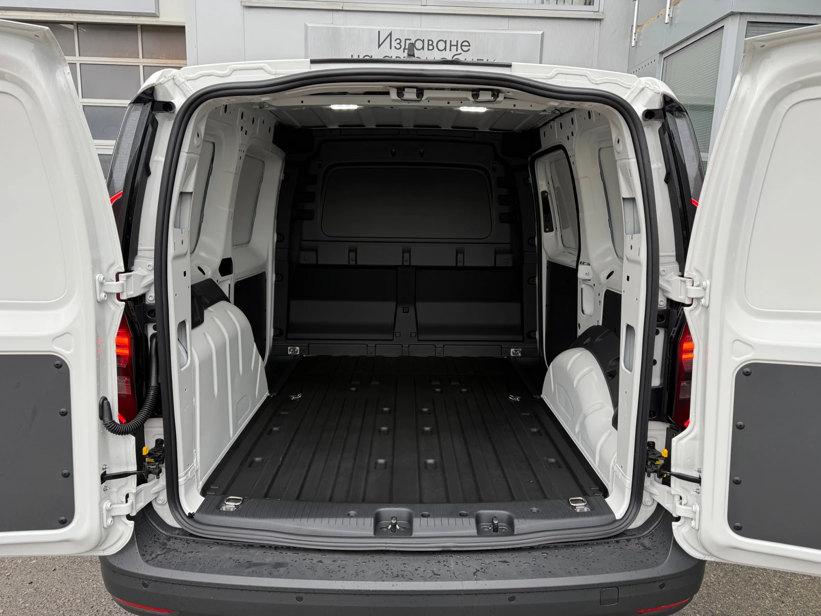 VW Caddy Cargo3.7 m3  2.0l TDI 90кВт/122к.с. 7DSG - изображение 9