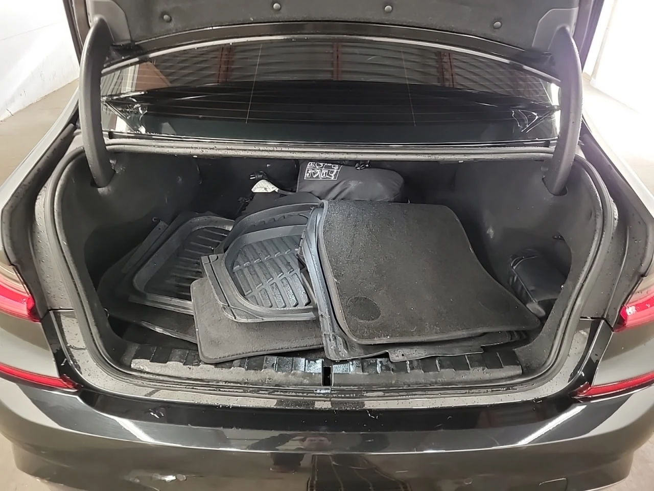 BMW 330 *  *    *   *  | Mobile.bg   13