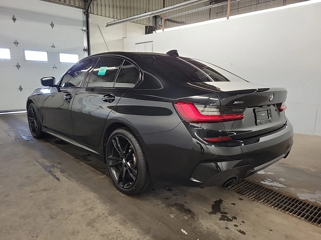 BMW 330 * АВТО КРЕДИТ* ЦЕНА ДО БГ * Сервизна история *  - изображение 6