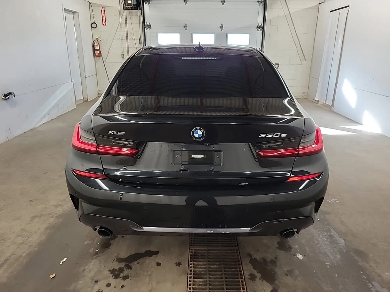 BMW 330 * АВТО КРЕДИТ* ЦЕНА ДО БГ * Сервизна история *  - изображение 5