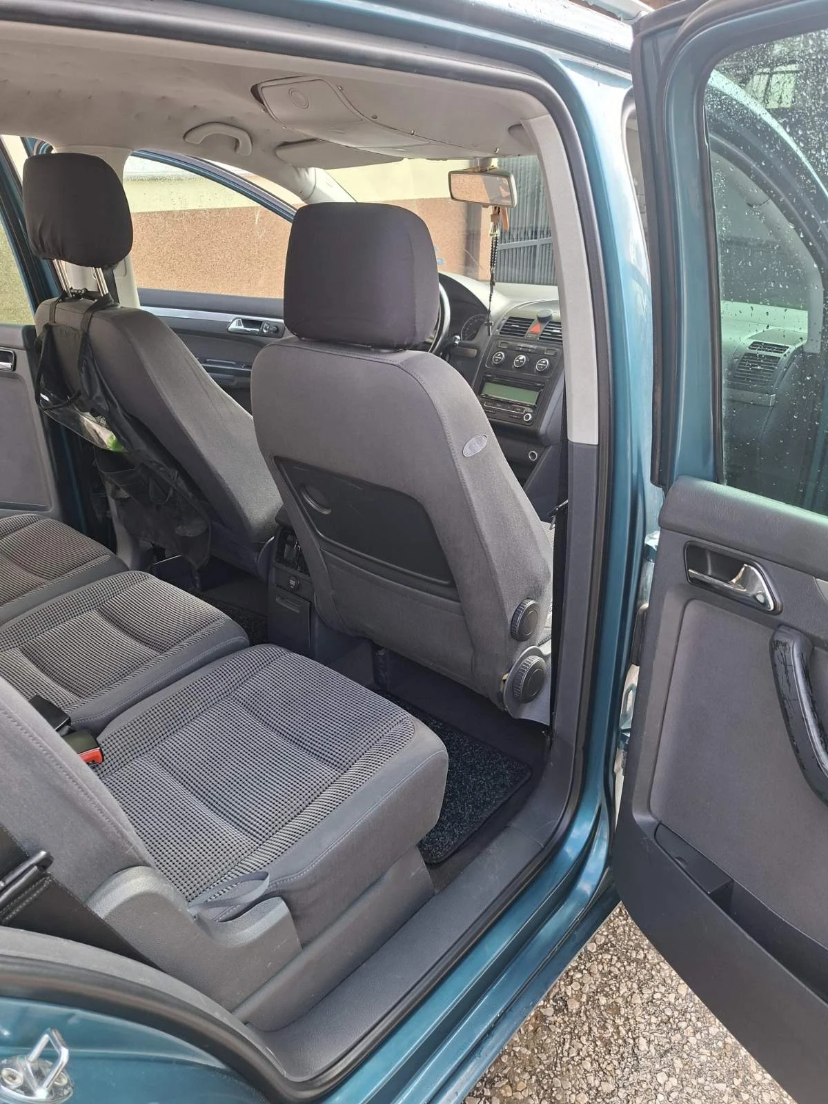 VW Touran 1.6 FSI, снимка 8 - Автомобили и джипове - 53585795